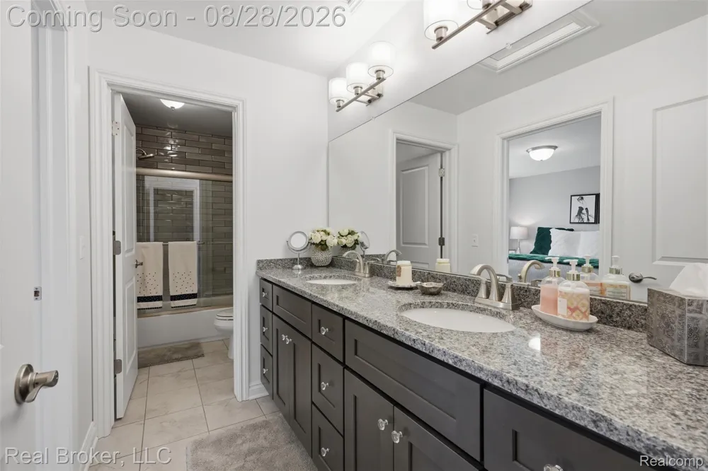 8310 Stoney Creek Drive Green Oak Township, MI 48178