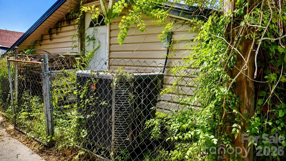 62 S Logan Street Marion, NC 28752
