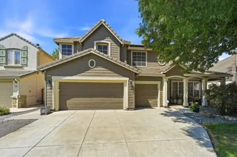 1320 Eastlake Circle