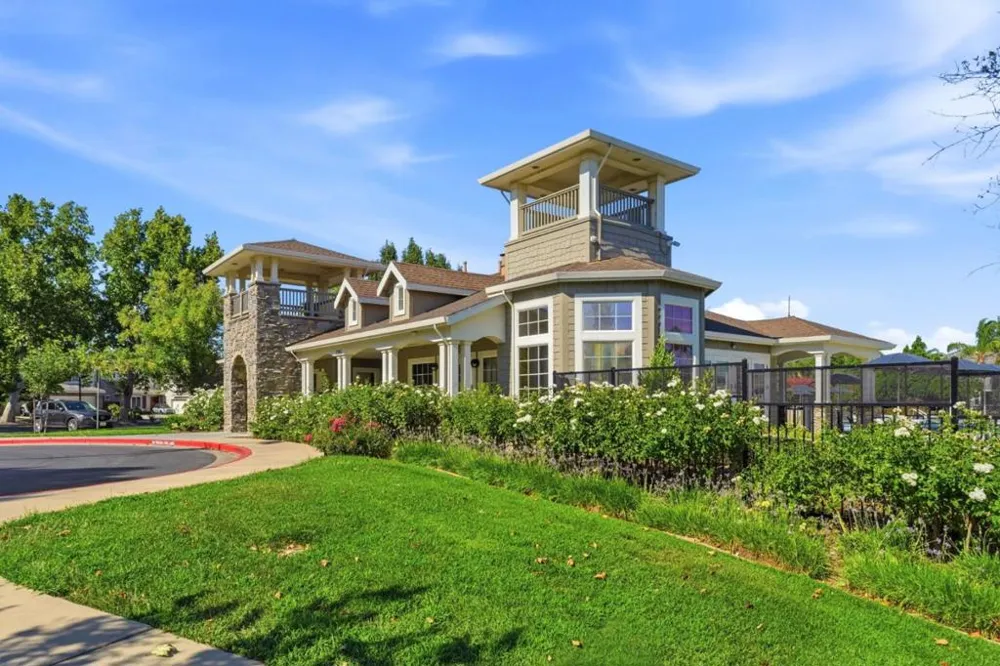 1320 Eastlake Circle Tracy, CA 95304