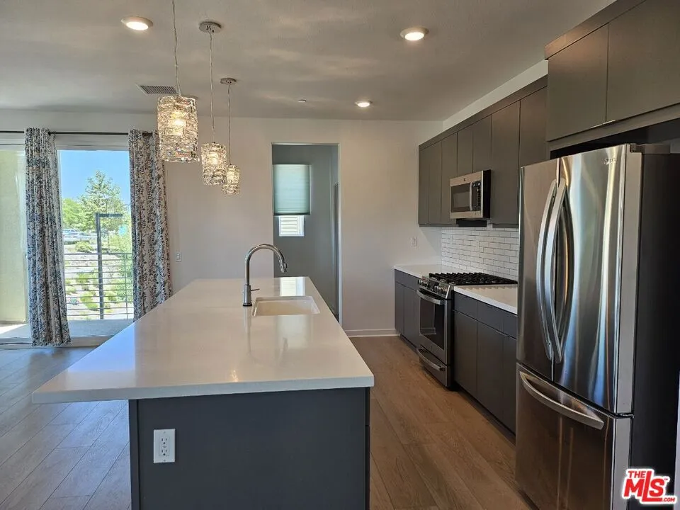 27010 Tanager Lane Valencia, CA 91381