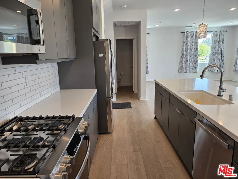 27010 Tanager Lane Valencia, CA 91381