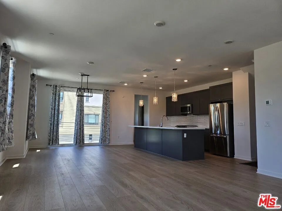 27010 Tanager Lane Valencia, CA 91381