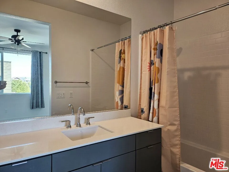 27010 Tanager Lane Valencia, CA 91381