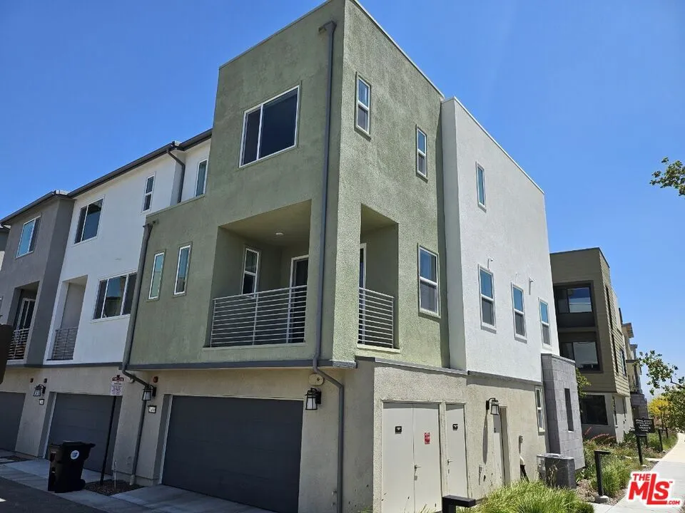27010 Tanager Lane Valencia, CA 91381