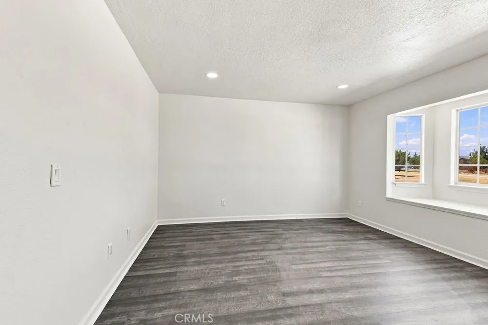 8173 Bandicoot Trail Hesperia, CA 92344