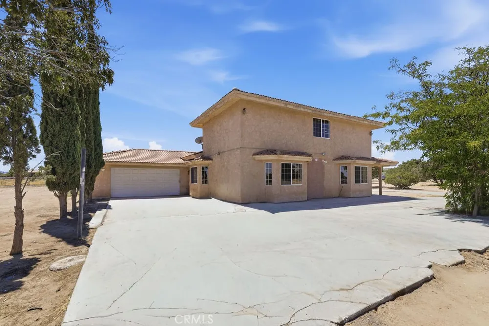 8173 Bandicoot Trail Hesperia, CA 92344