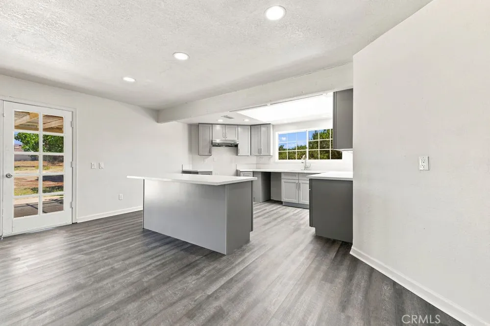 8173 Bandicoot Trail Hesperia, CA 92344