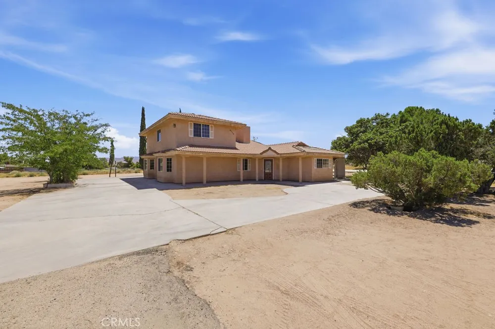 8173 Bandicoot Trail Hesperia, CA 92344