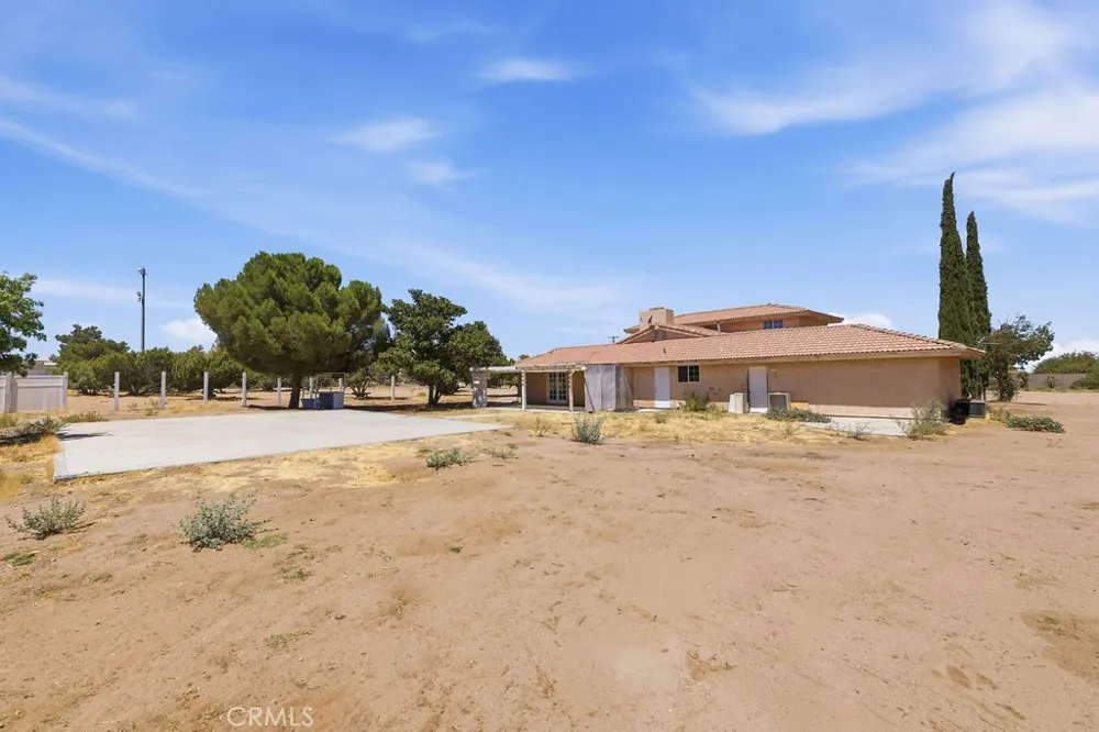 8173 Bandicoot Trail Hesperia, CA 92344