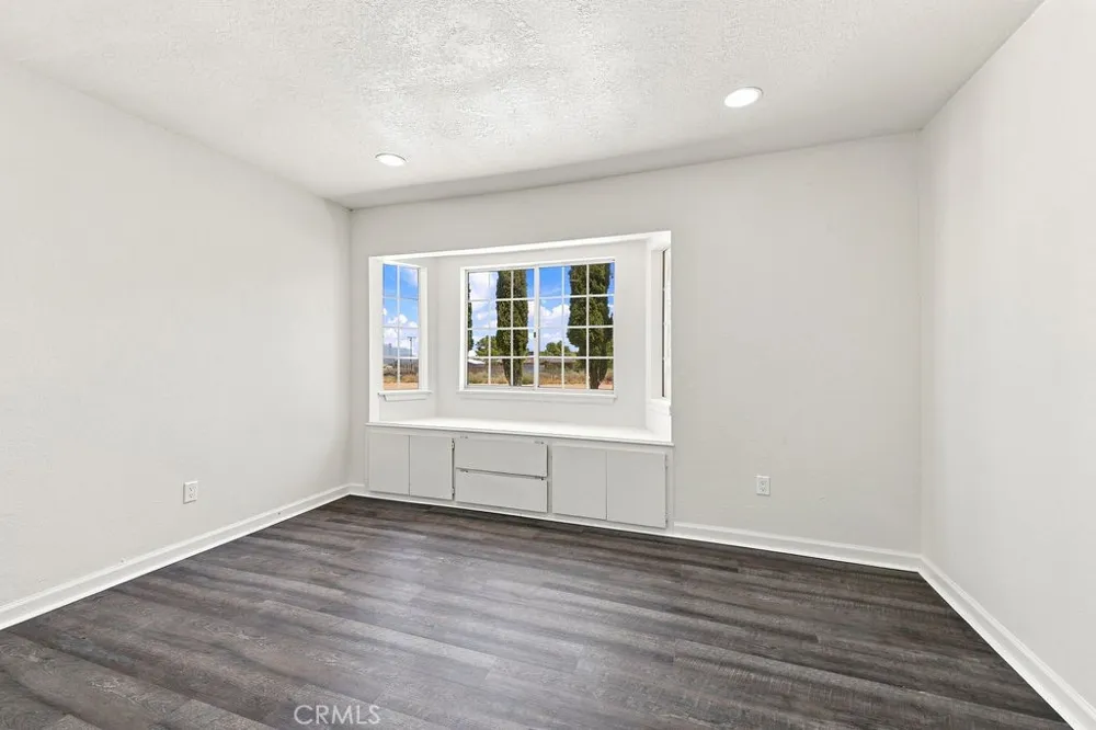 8173 Bandicoot Trail Hesperia, CA 92344