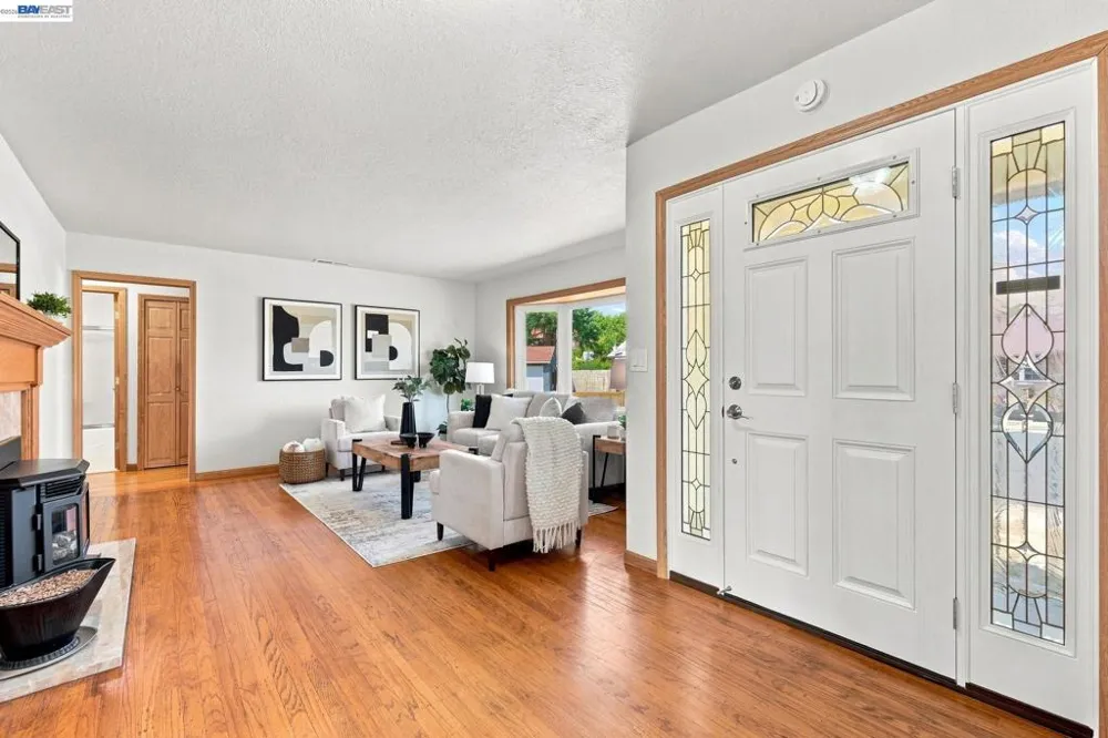 32235 Pulaski Dr Hayward, CA 94544