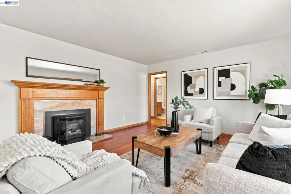 32235 Pulaski Dr Hayward, CA 94544