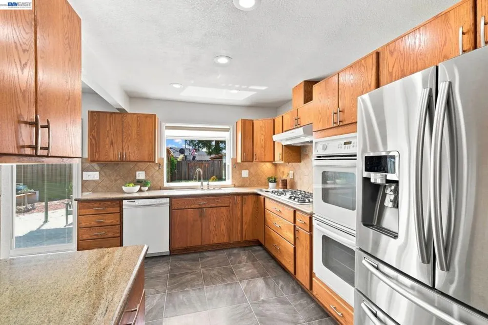 32235 Pulaski Dr Hayward, CA 94544