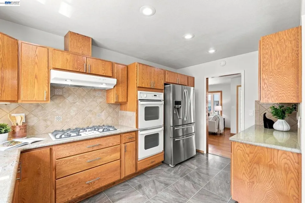 32235 Pulaski Dr Hayward, CA 94544