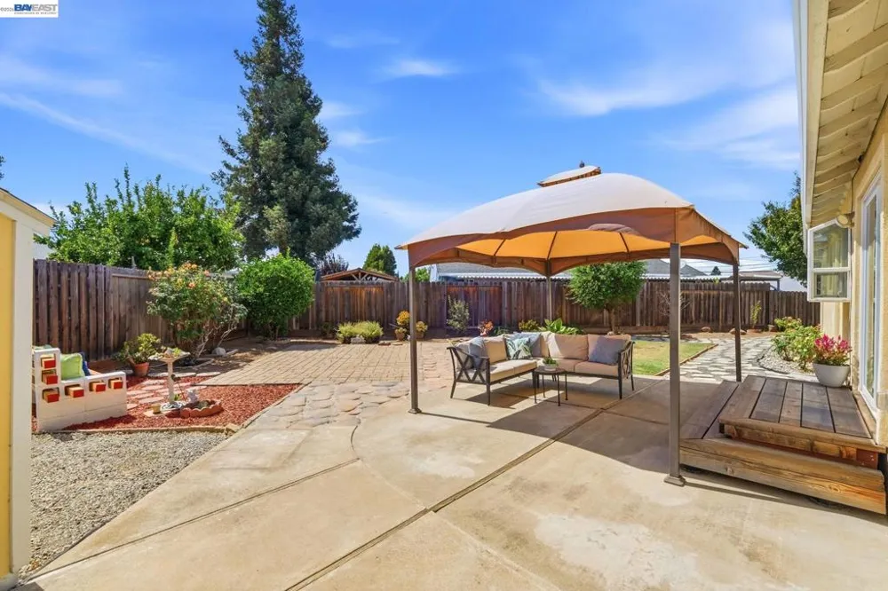 32235 Pulaski Dr Hayward, CA 94544