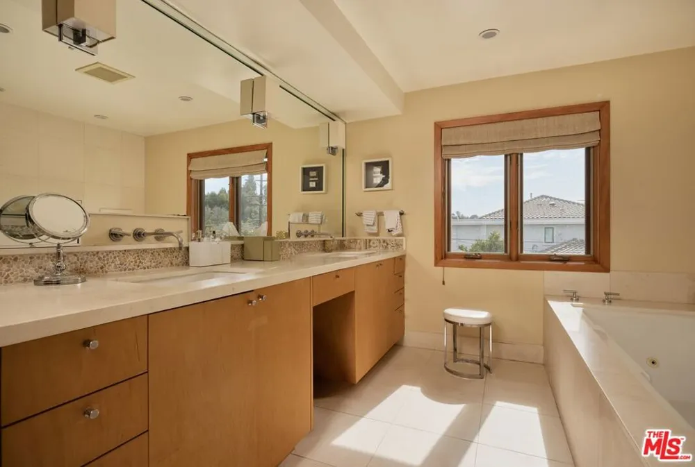 12960 San Vicente Boulevard Los Angeles, CA 90049