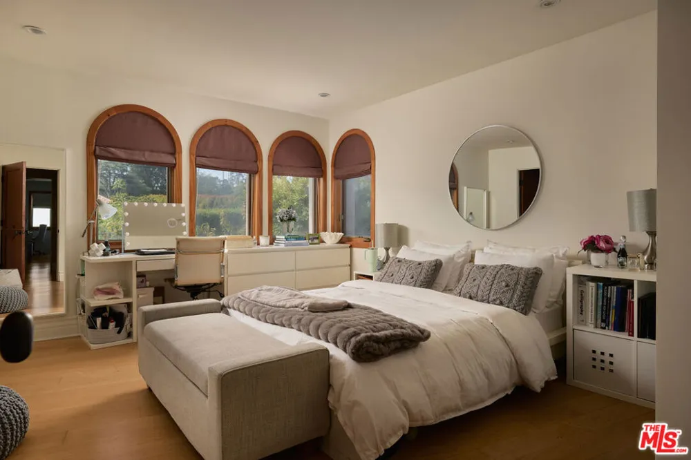 12960 San Vicente Boulevard Los Angeles, CA 90049