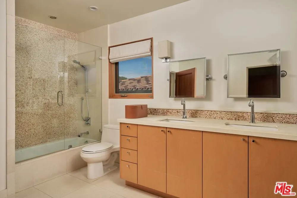12960 San Vicente Boulevard Los Angeles, CA 90049