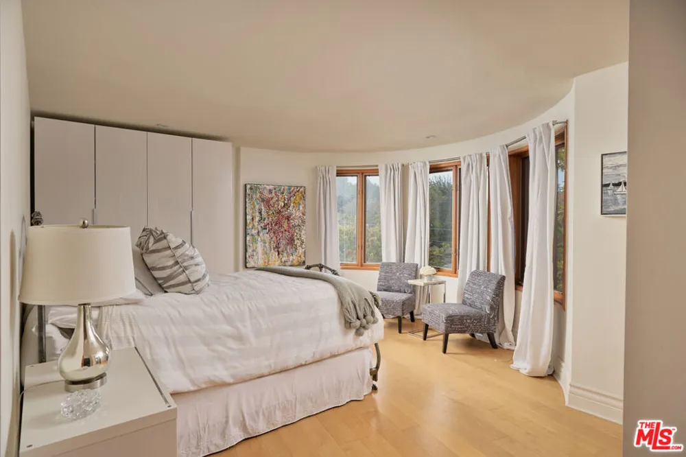 12960 San Vicente Boulevard Los Angeles, CA 90049