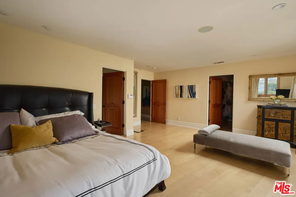 12960 San Vicente Boulevard Los Angeles, CA 90049