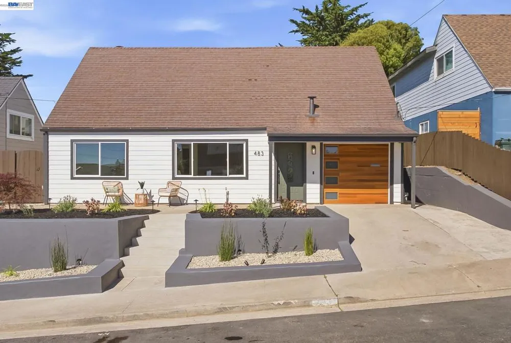 483 Heathcliff Dr Pacifica, CA 94044