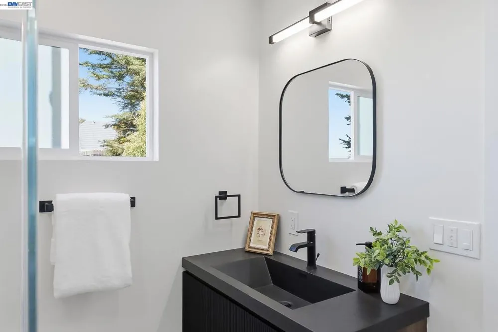 483 Heathcliff Dr Pacifica, CA 94044