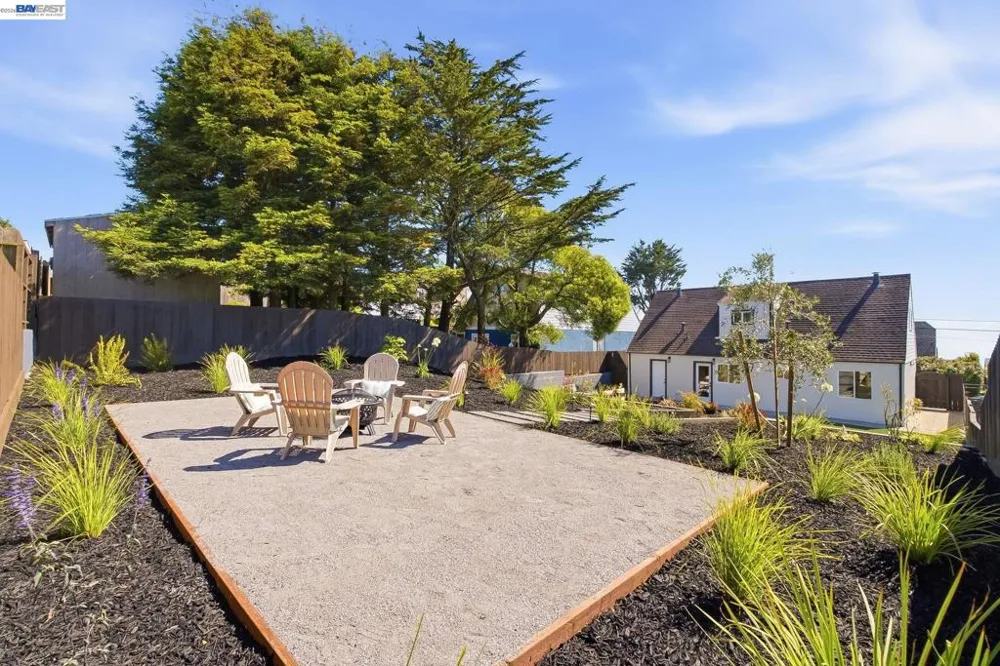 483 Heathcliff Dr Pacifica, CA 94044