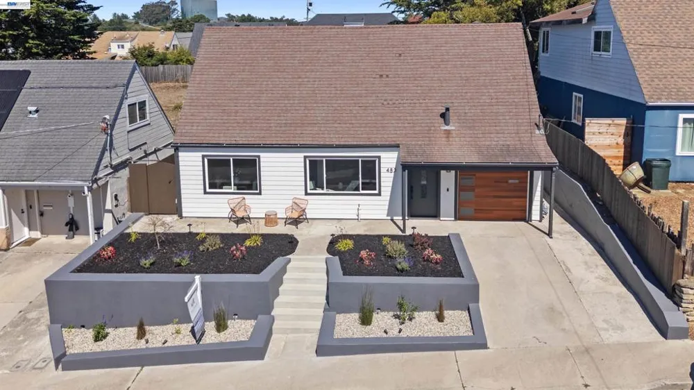 483 Heathcliff Dr Pacifica, CA 94044