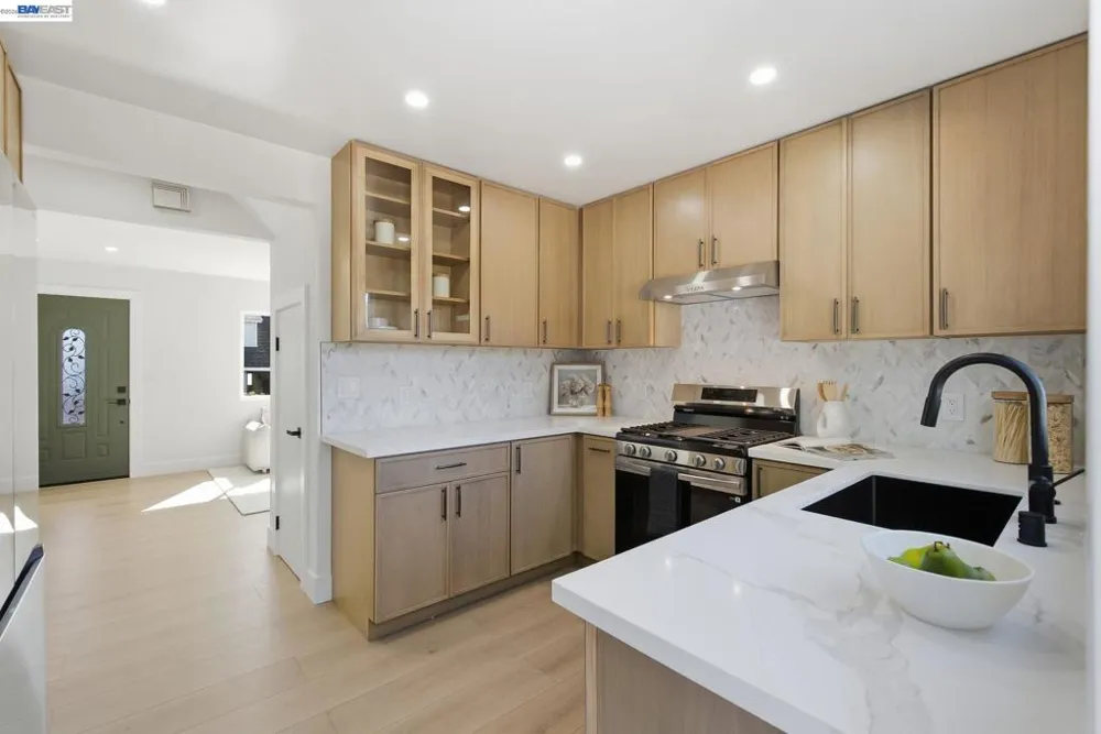 483 Heathcliff Dr Pacifica, CA 94044