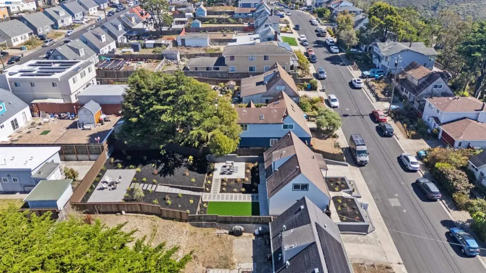 483 Heathcliff Dr Pacifica, CA 94044