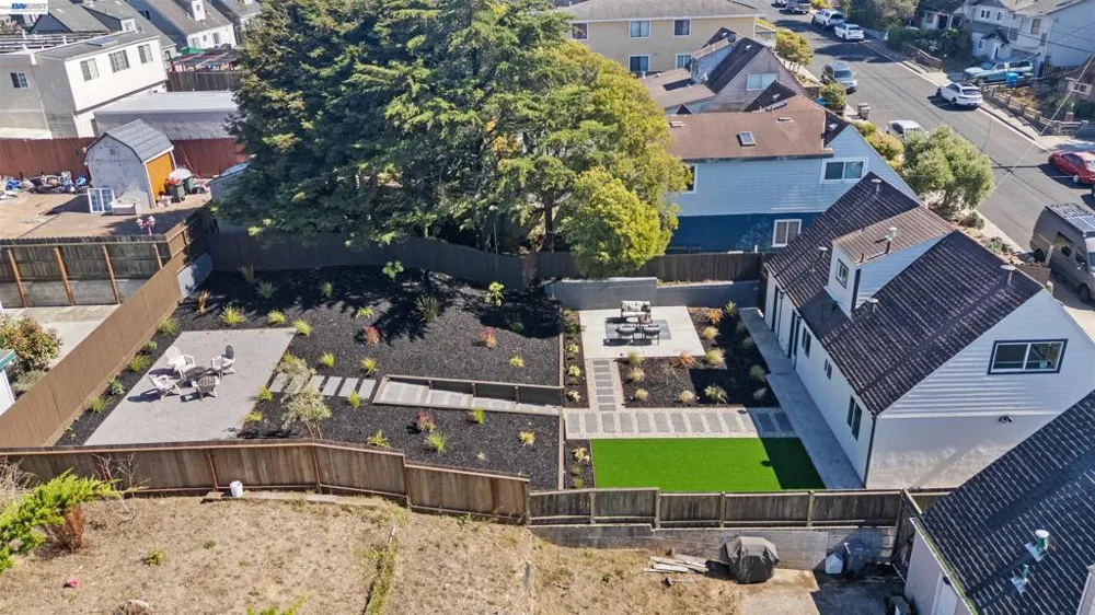483 Heathcliff Dr Pacifica, CA 94044
