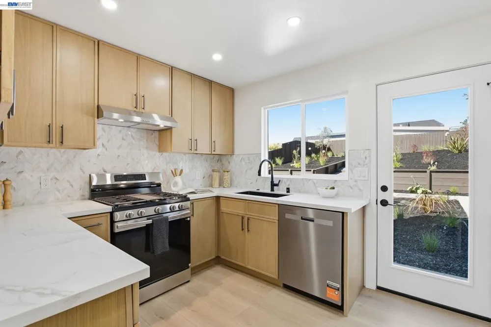 483 Heathcliff Dr Pacifica, CA 94044