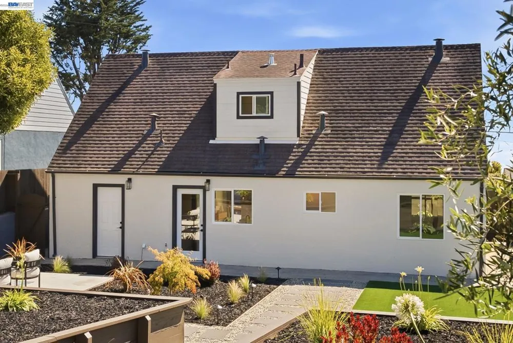 483 Heathcliff Dr Pacifica, CA 94044