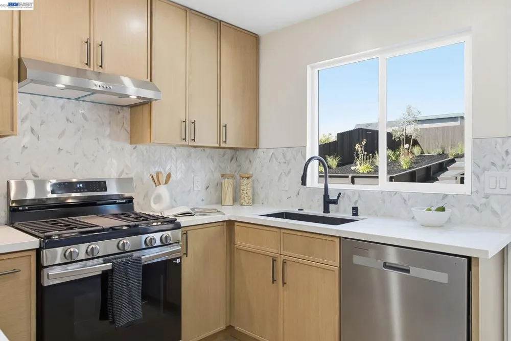 483 Heathcliff Dr Pacifica, CA 94044