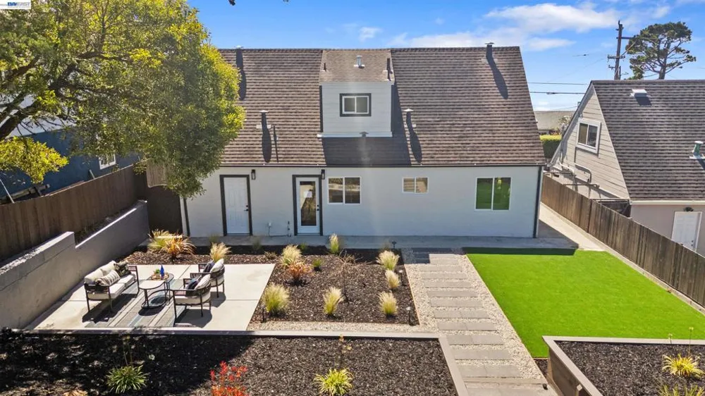 483 Heathcliff Dr Pacifica, CA 94044