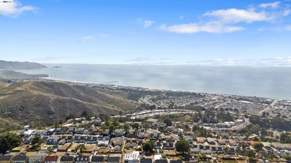483 Heathcliff Dr Pacifica, CA 94044