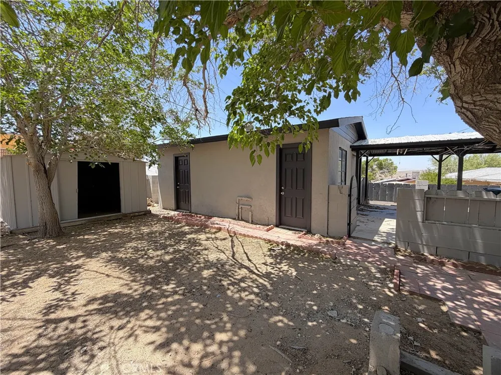 320 Frances Barstow, CA 92311
