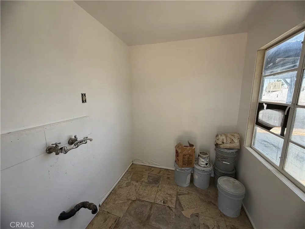 320 Frances Barstow, CA 92311
