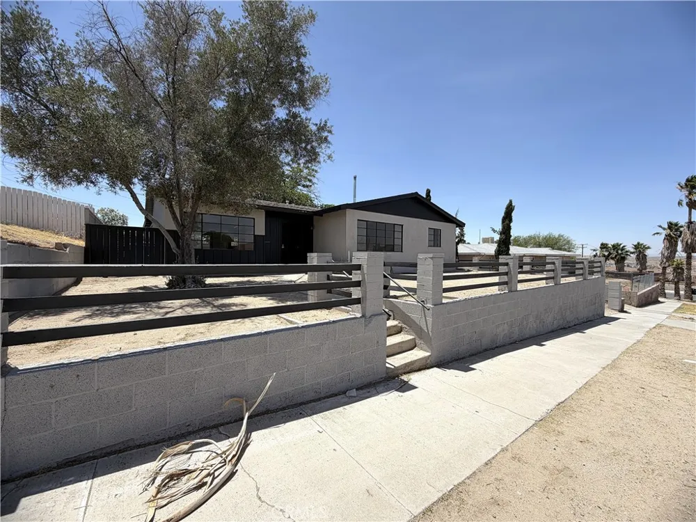 320 Frances Barstow, CA 92311