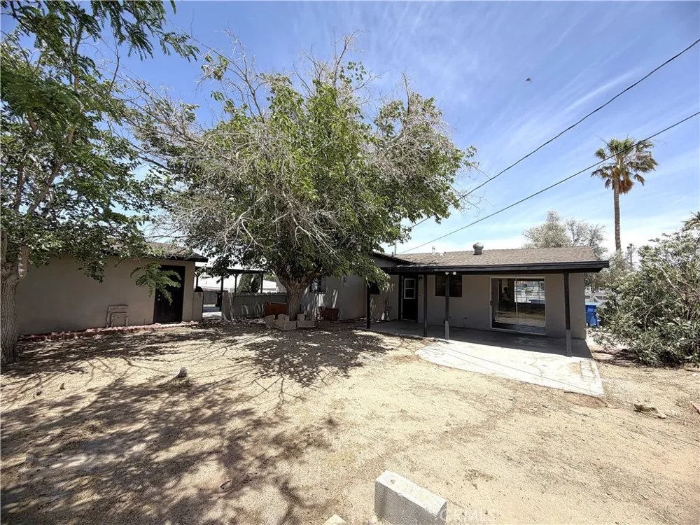 320 Frances Barstow, CA 92311