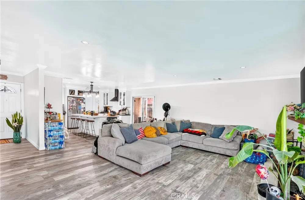 1215 Dickenson Upland, CA 91786