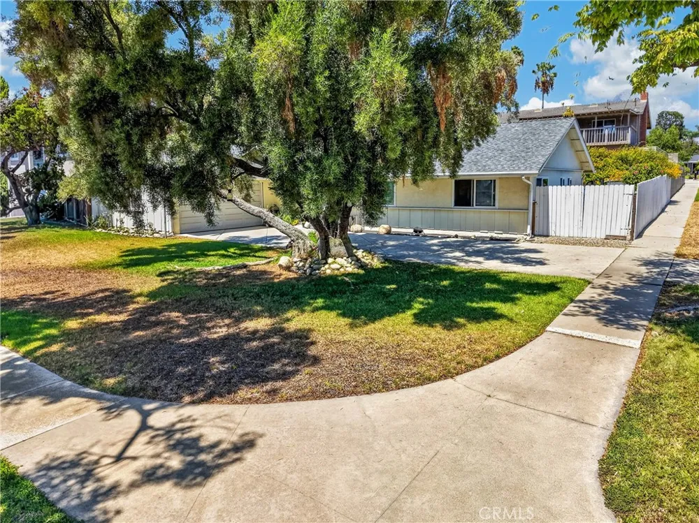 1215 Dickenson Upland, CA 91786