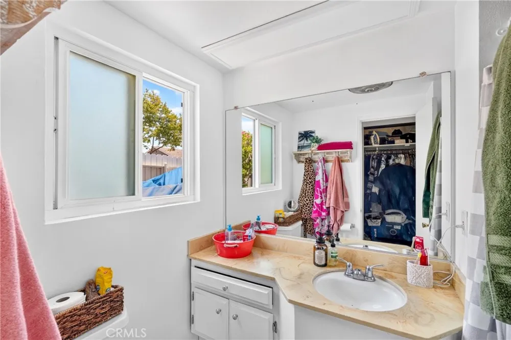 1215 Dickenson Upland, CA 91786