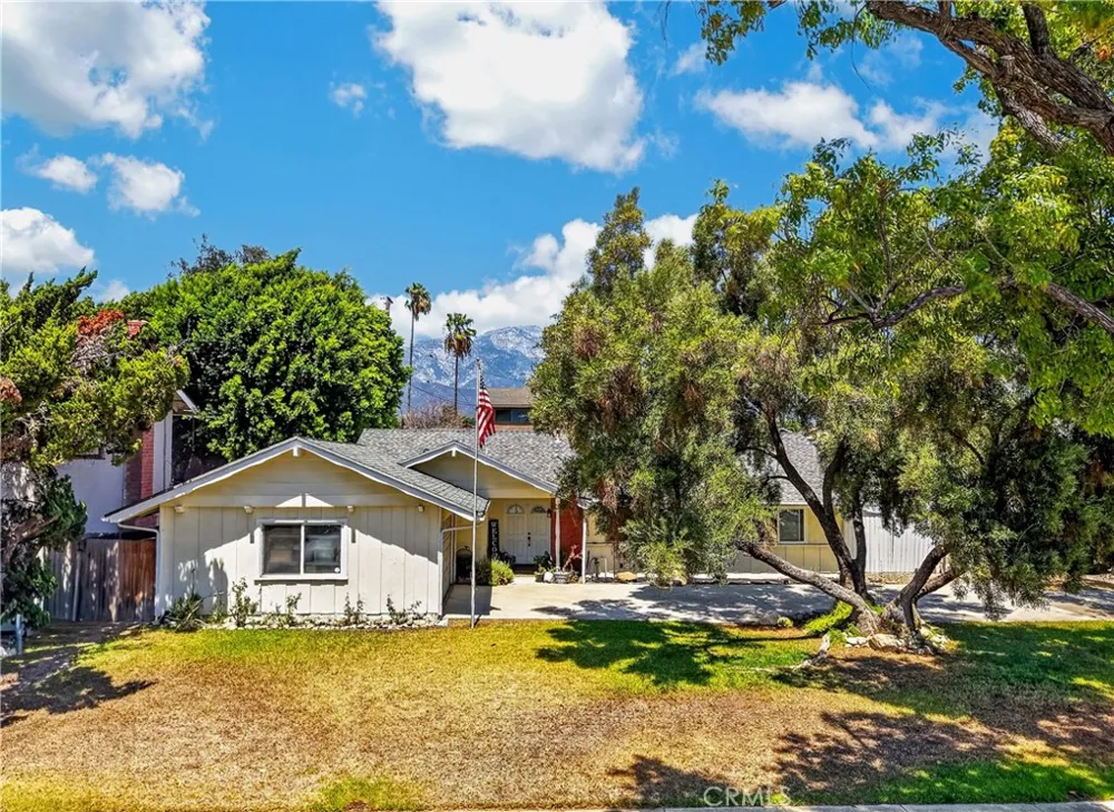 1215 Dickenson Upland, CA 91786