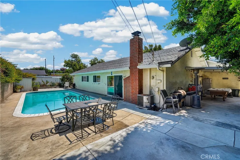 1215 Dickenson Upland, CA 91786