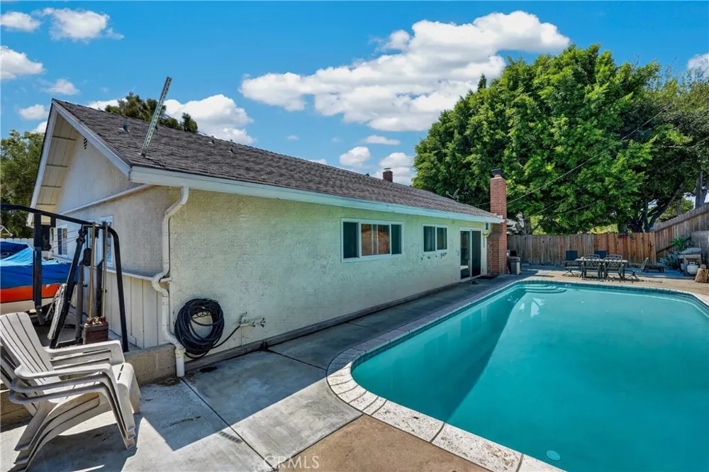 1215 Dickenson Upland, CA 91786