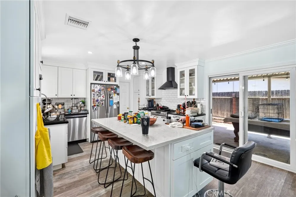 1215 Dickenson Upland, CA 91786