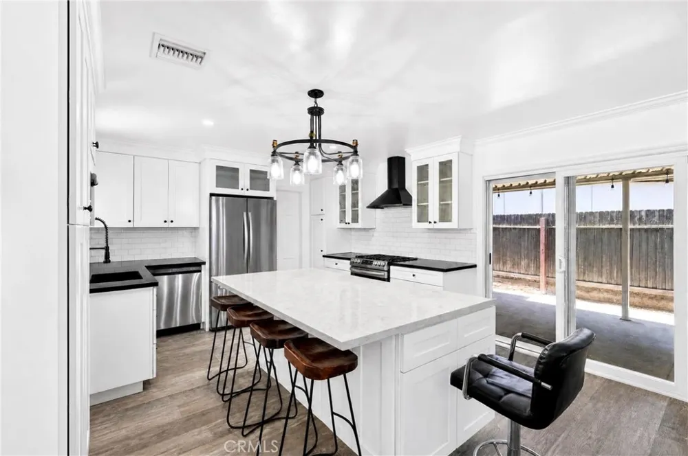 1215 Dickenson Upland, CA 91786