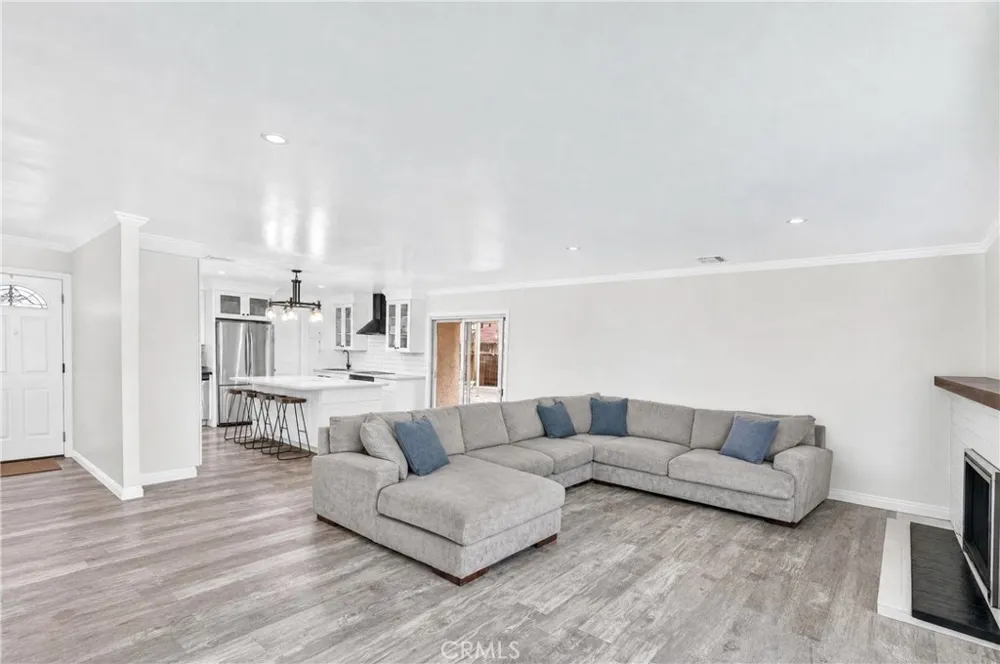 1215 Dickenson Upland, CA 91786